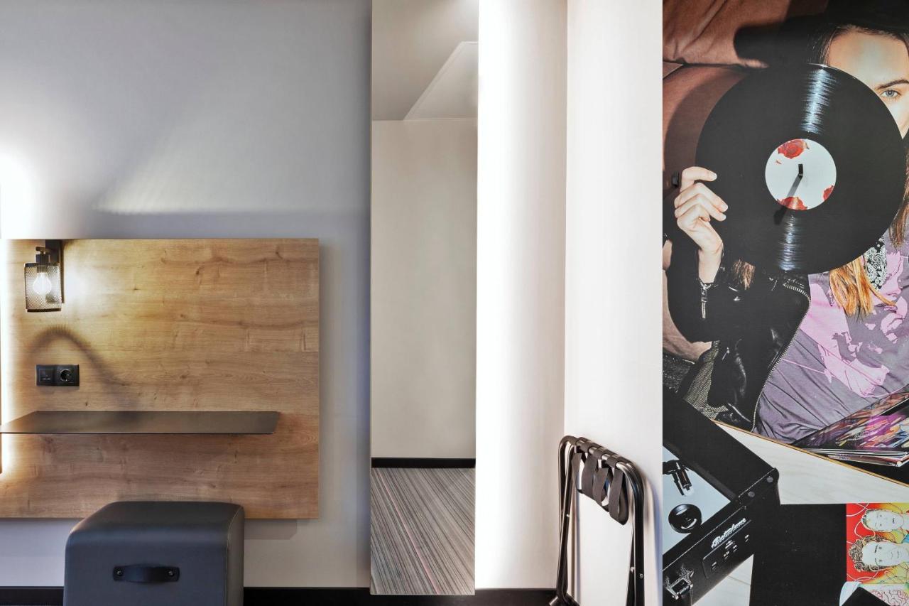 Hotel Moxy Bucharest Old Town Esterno foto