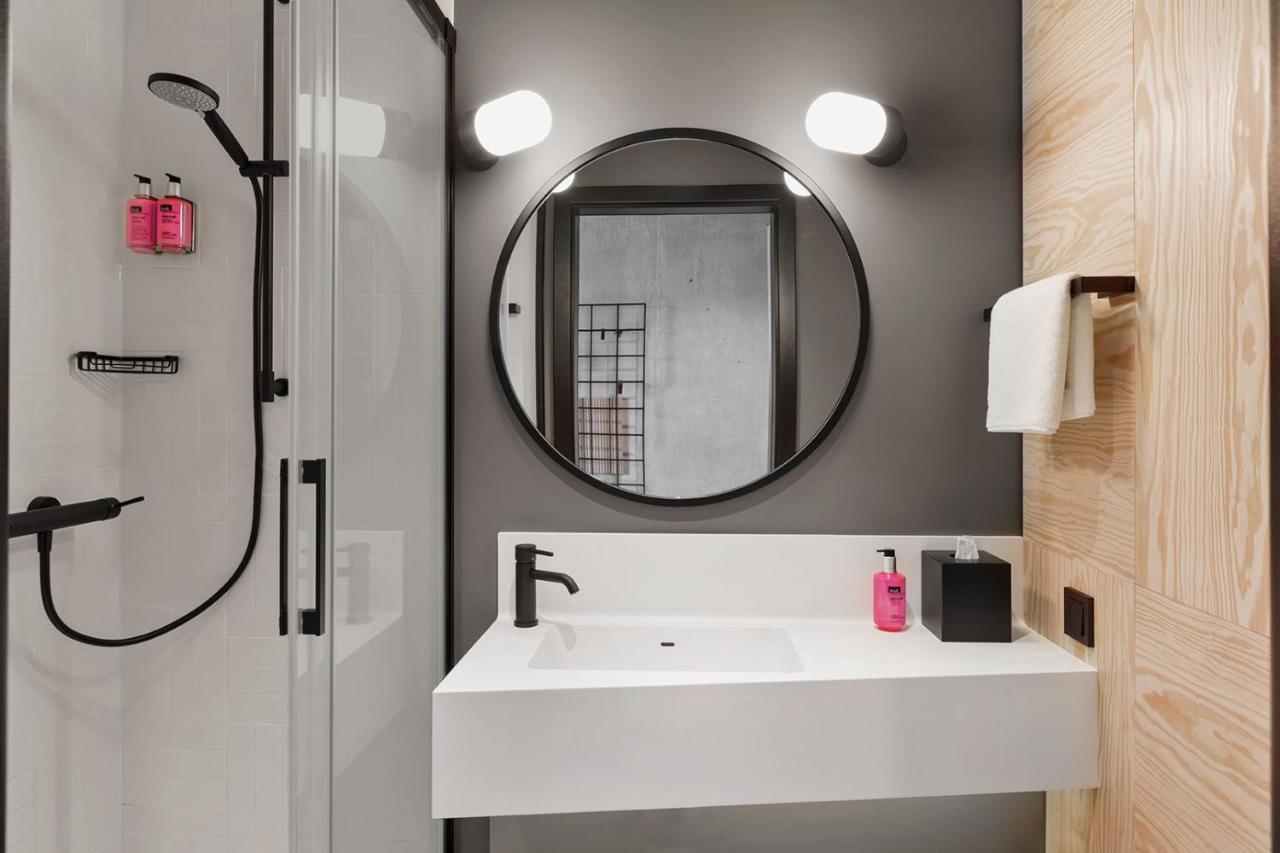 Hotel Moxy Bucharest Old Town Esterno foto