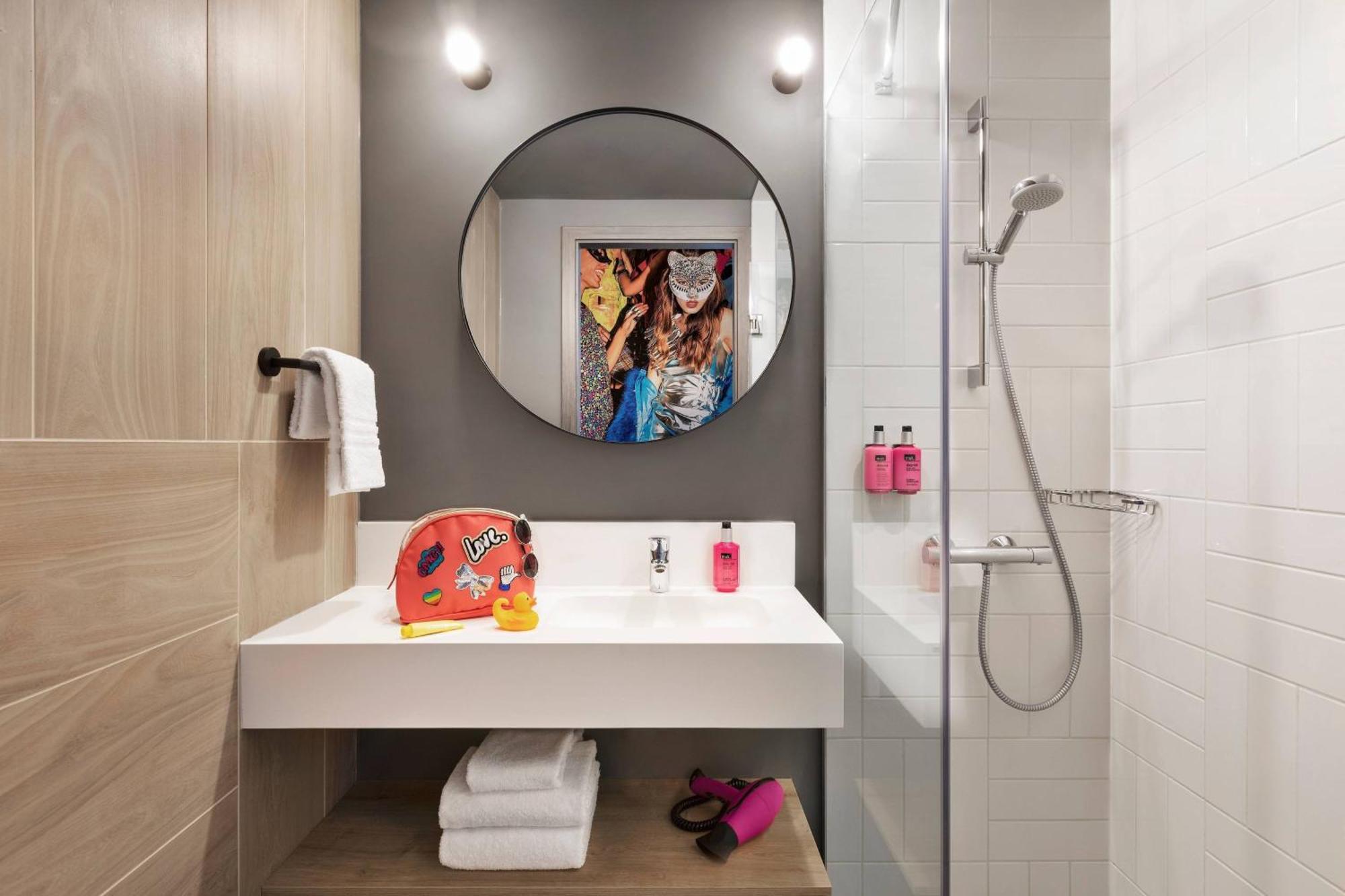 Hotel Moxy Bucharest Old Town Esterno foto