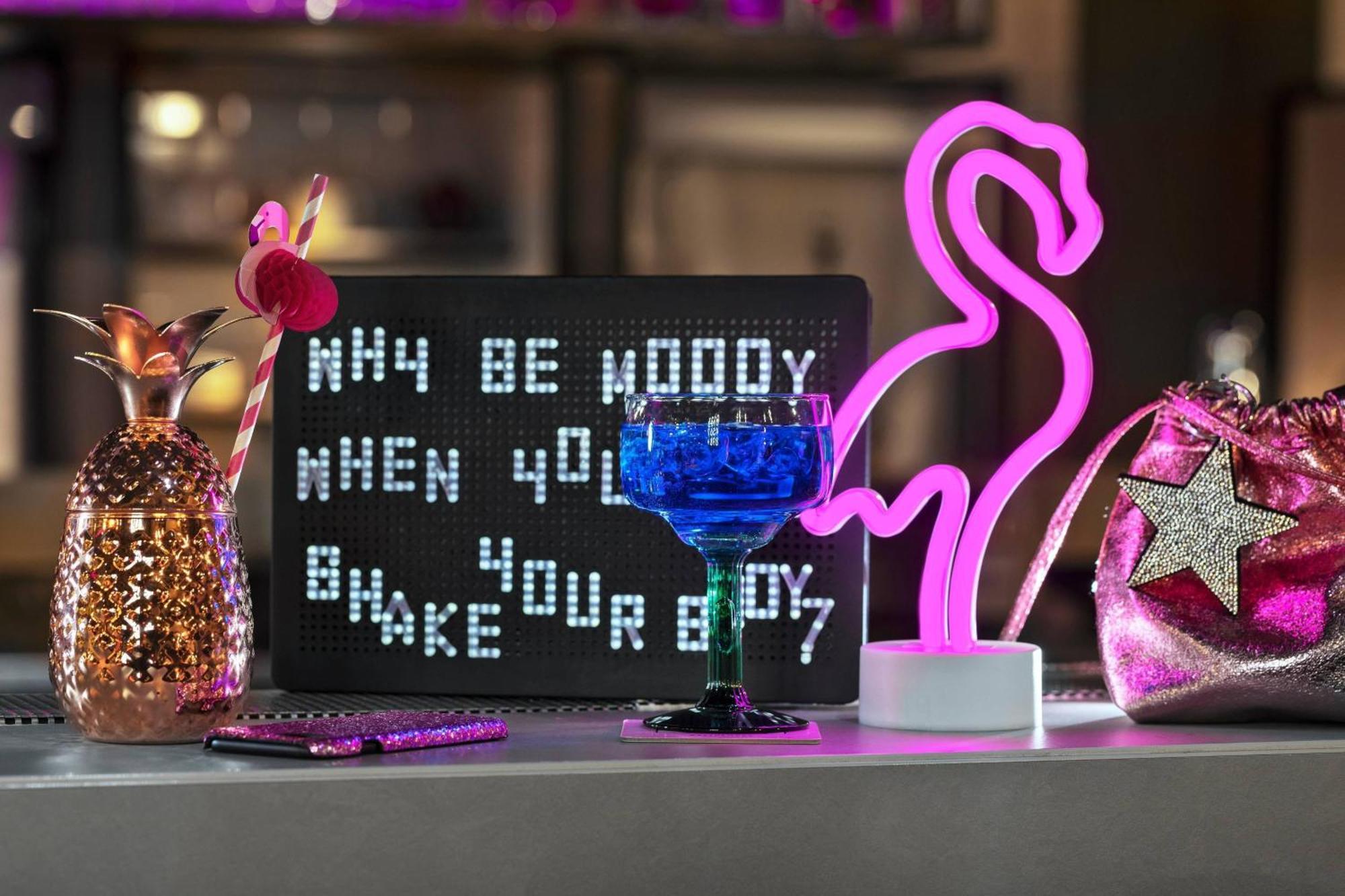 Hotel Moxy Bucharest Old Town Esterno foto