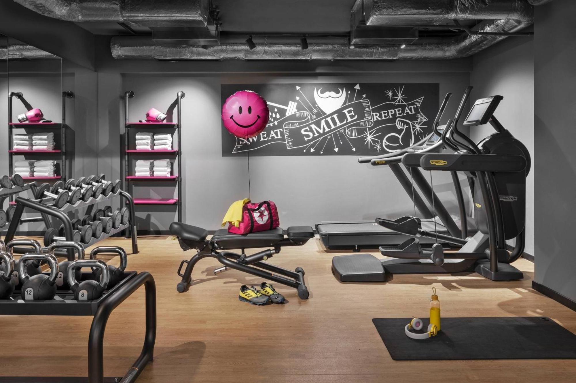 Hotel Moxy Bucharest Old Town Esterno foto