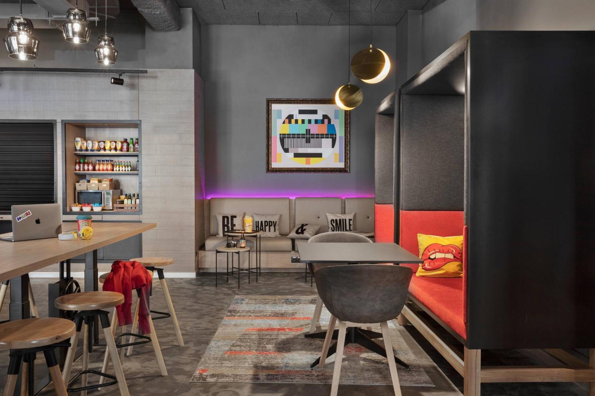 Hotel Moxy Bucharest Old Town Esterno foto