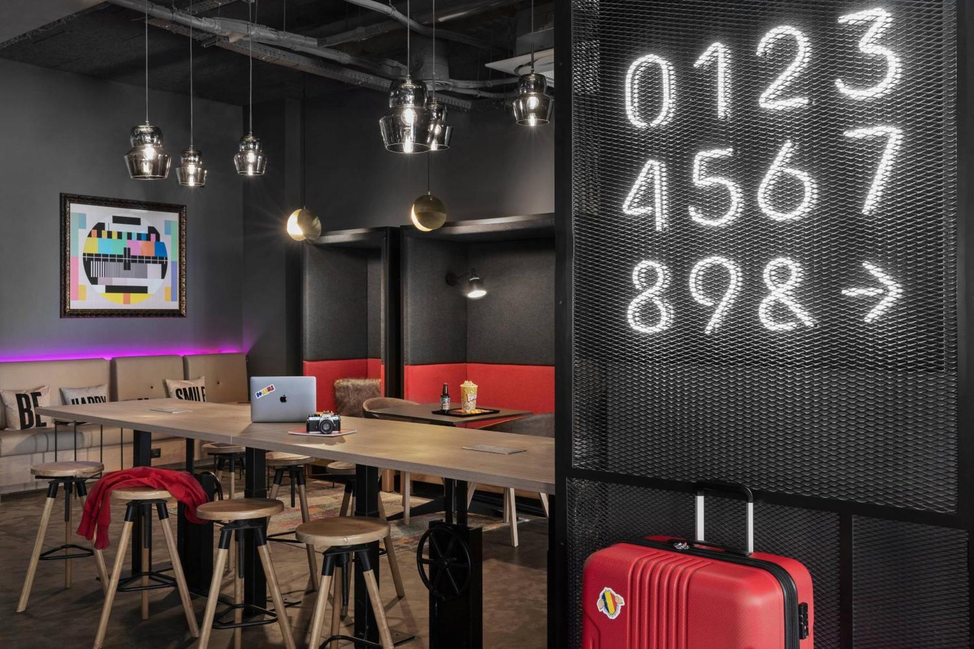 Hotel Moxy Bucharest Old Town Esterno foto