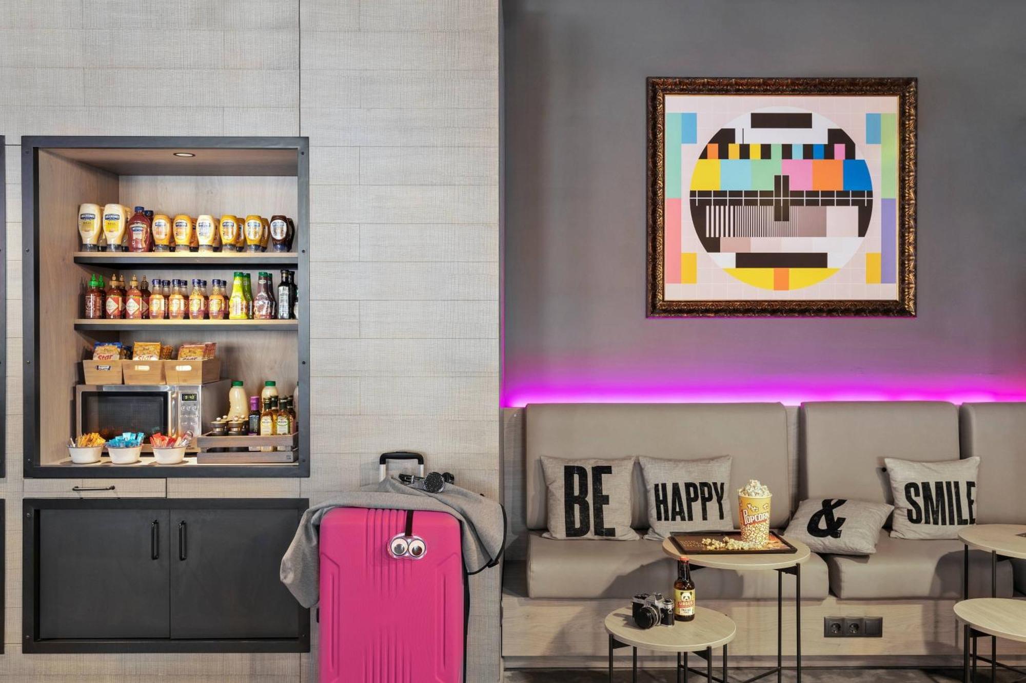 Hotel Moxy Bucharest Old Town Esterno foto